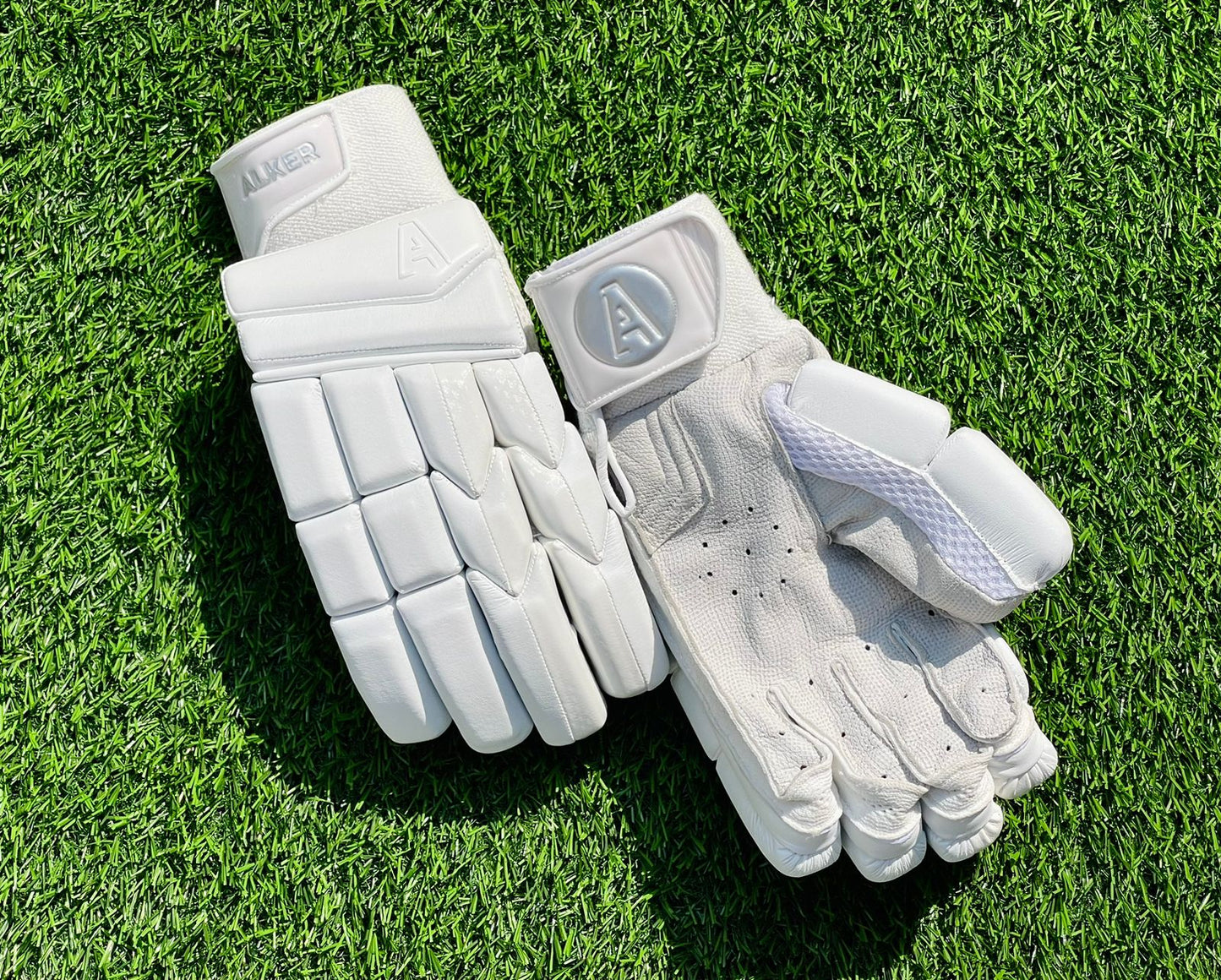 Elite batting gloves