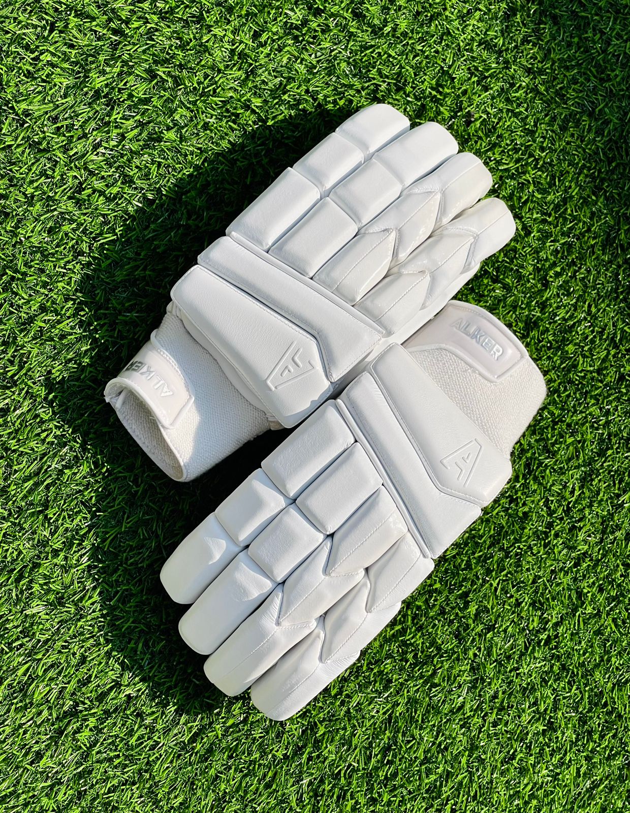 Elite batting gloves